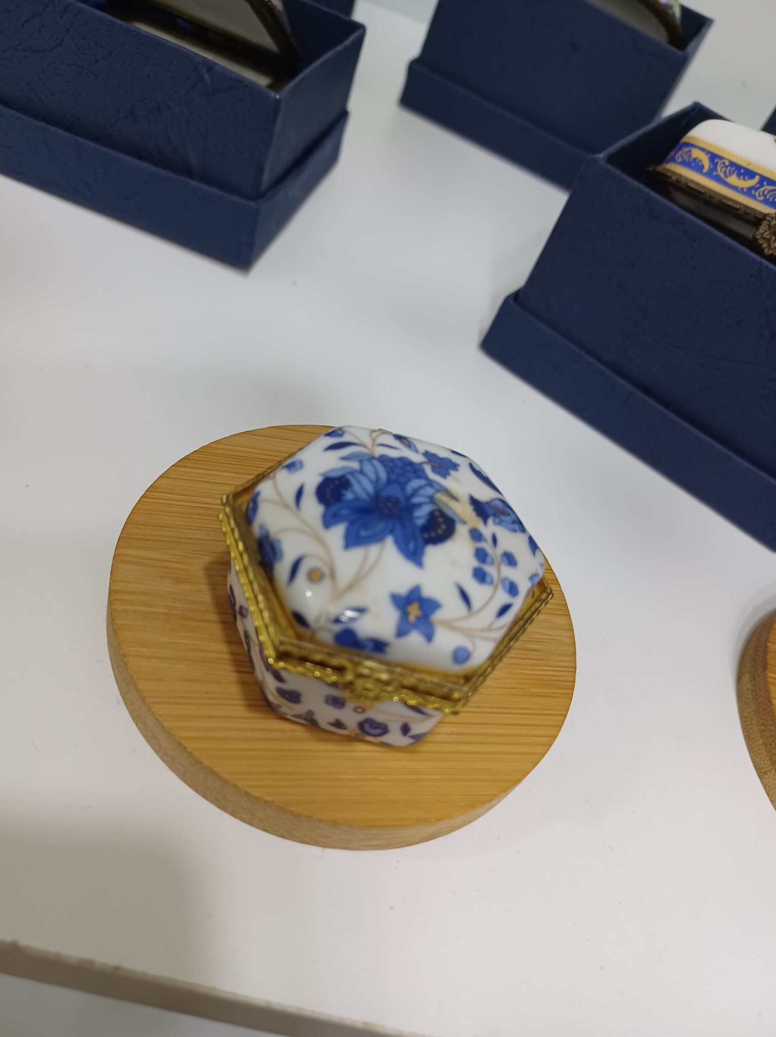 aa40c79f-626f-4ef7-b8dd-ebc69767cec1