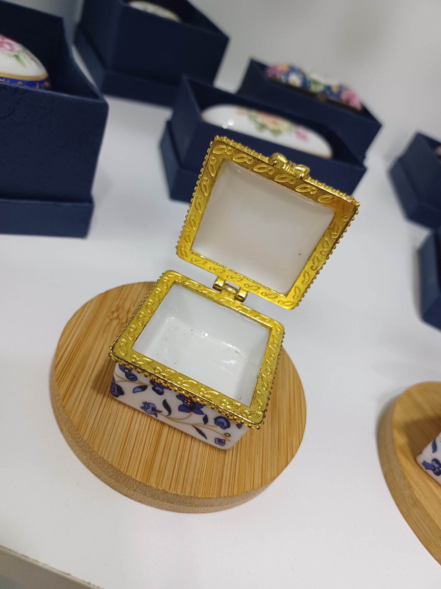 aa40c79f-626f-4ef7-b8dd-ebc69767cec1